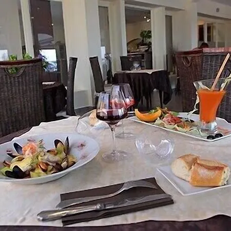 Hotell Logis Hotel Restaurant Le Mirador 3*